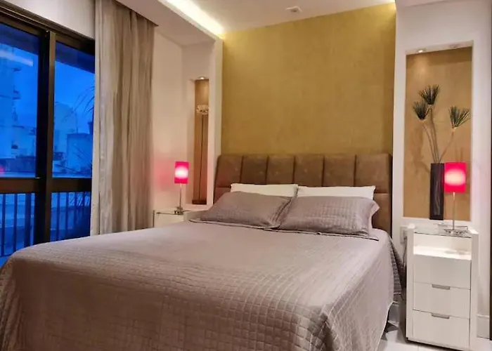 2 Bedrooms 2 Baths Apartment. 3 Blocks From Ipanema Beach. Prime Location. Rio de Janeiro